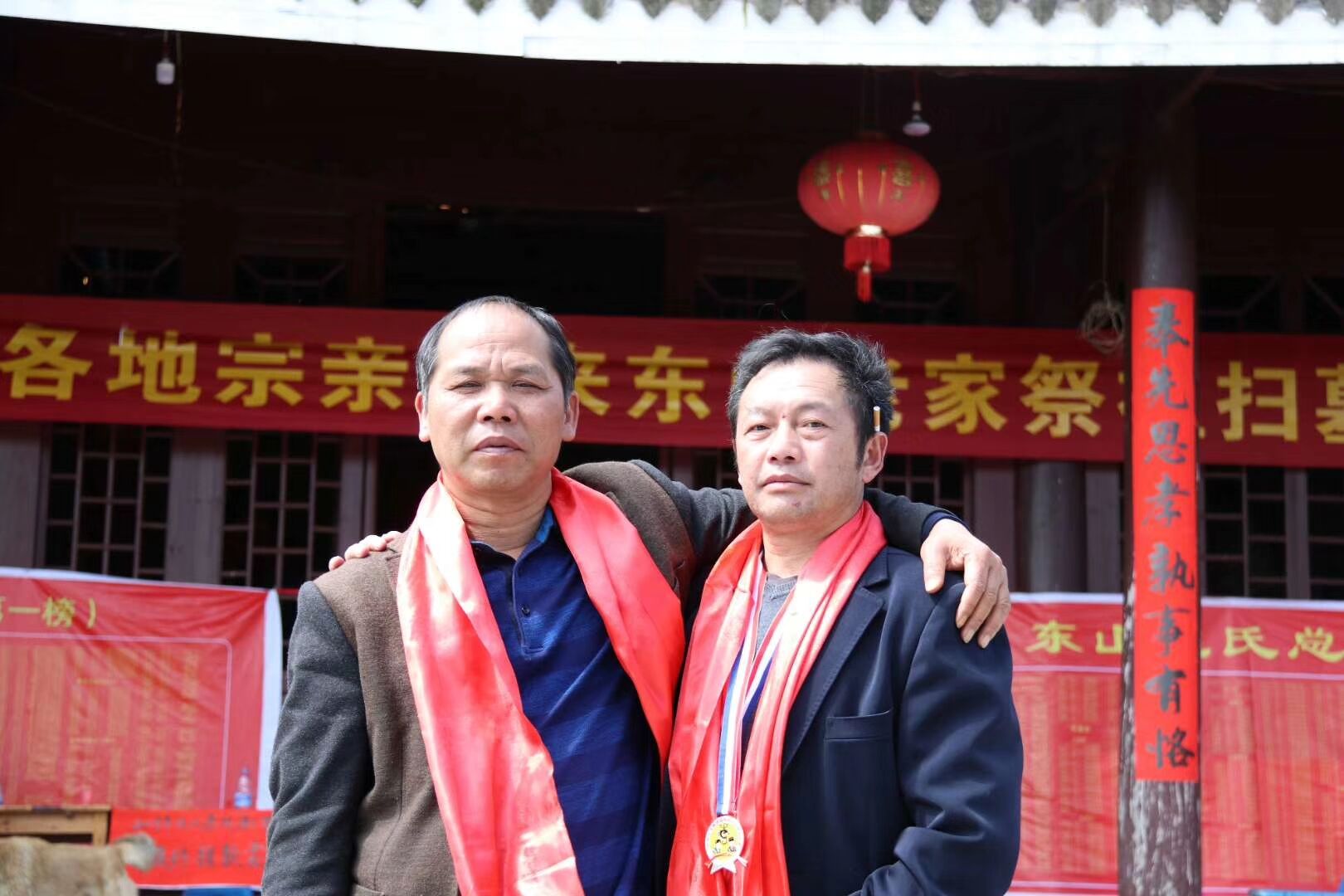 龙开学、龙群生合影.jpg