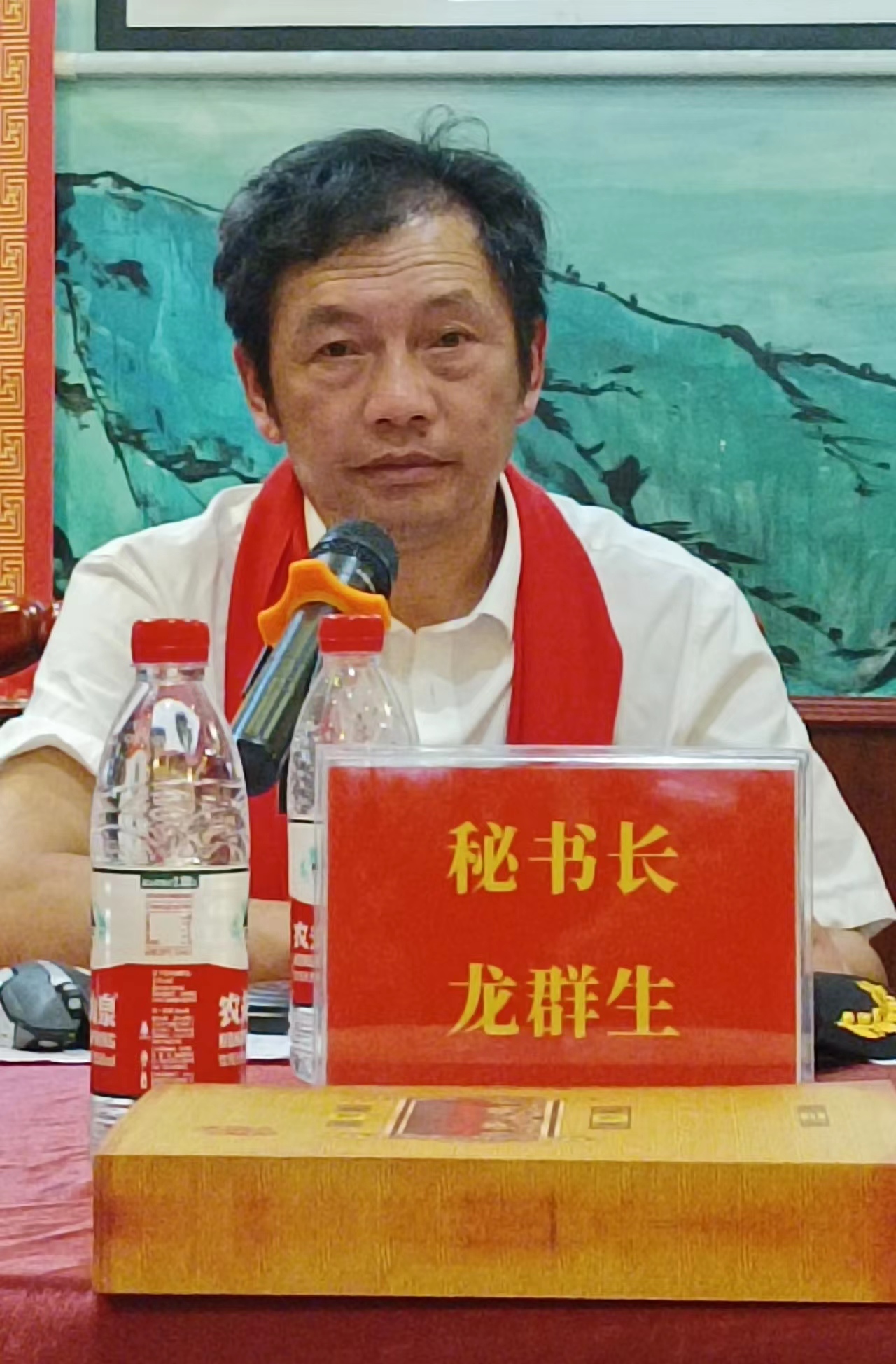 持人.jpg