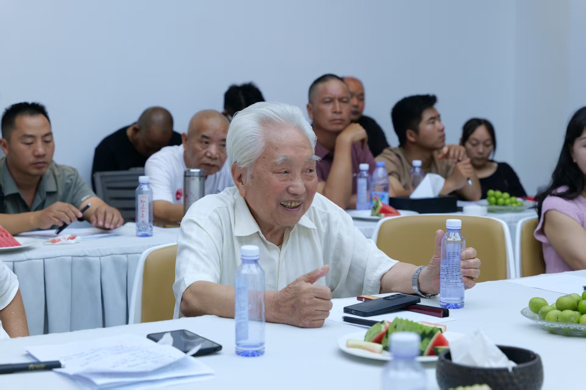 龙德辉教授发言.jpg